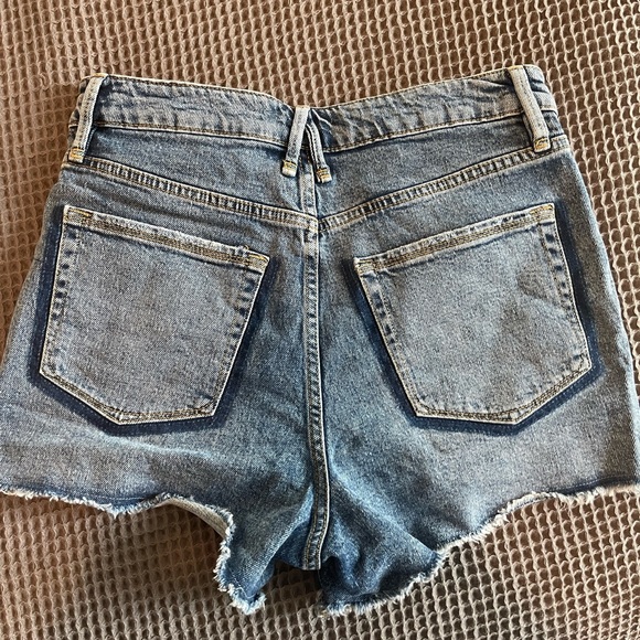 Good American The Bombshell Collection Indigo Short Size 6/28 - Picture 4 of 4